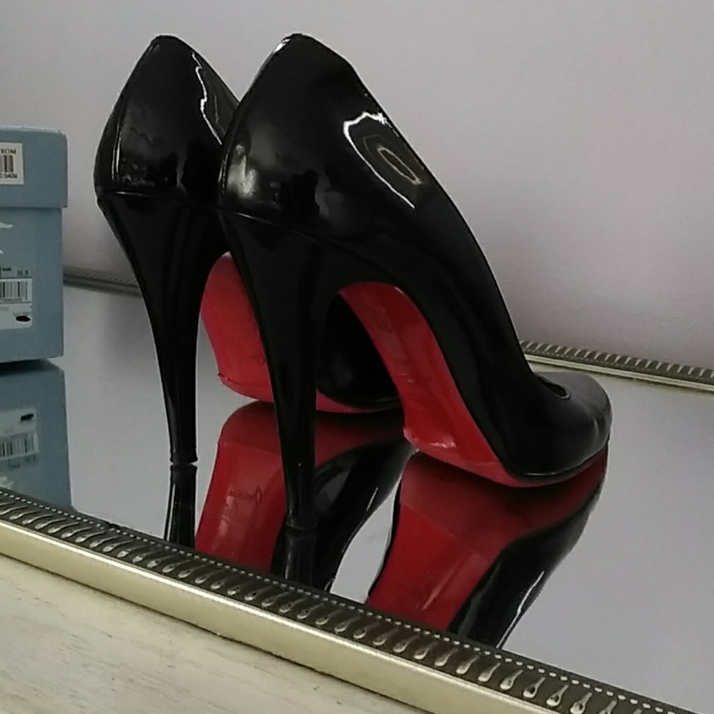 Louboutin heels size 6